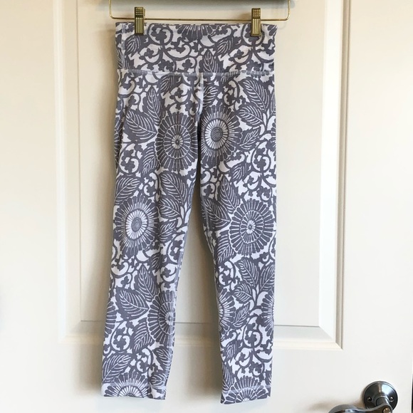 Lululemon Wunder Under Crop Beachy Floral - Picture 2 of 5